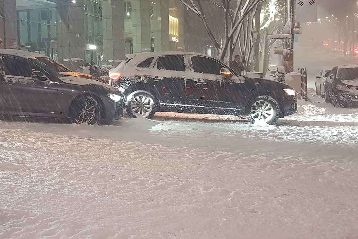 고속도로-눈길사고-서해안고속도로