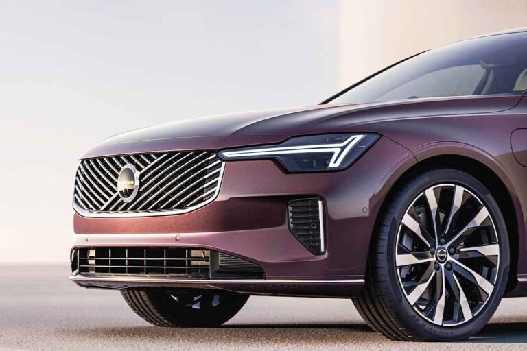 볼보-S90-페이스리프트-플래그십세단-전기세단-마일드하이브리드-PHEV
