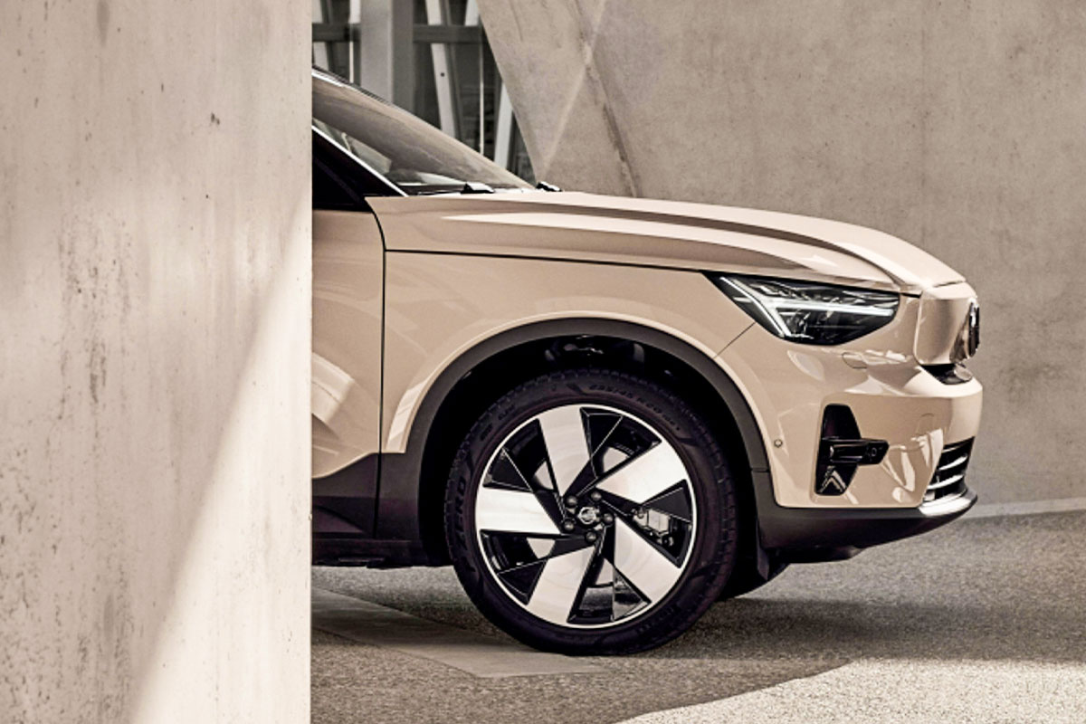 볼보-EX40-XC40리차지-전기차-후륜구동-434km주행거리-252마력-싱글모터-프리미엄SUV