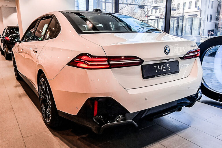 BMW - 5시리즈 - 520i - PHEV - i5 - 수입차 - 전기차 - 플러그인하이브리드 - 한국시장 - 판매실적