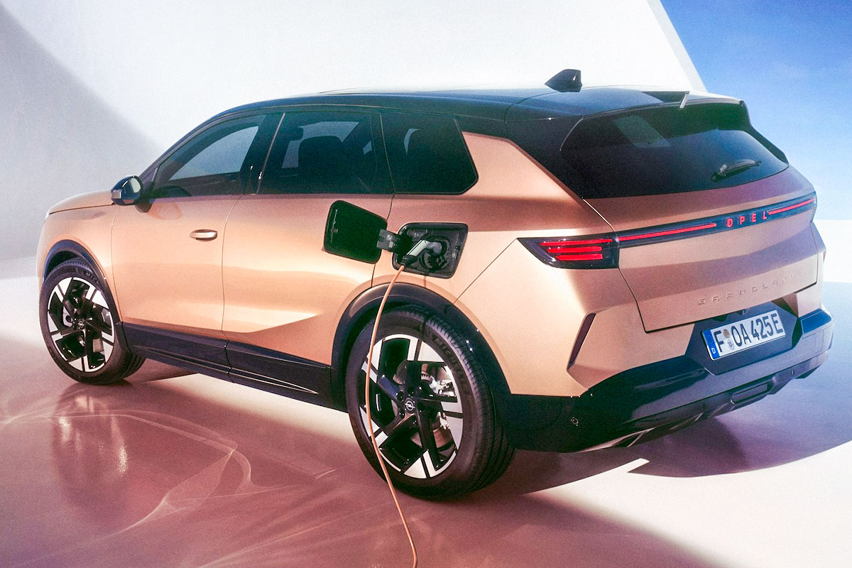 오펠 그랜드랜드 – 전기 SUV – 700km 주행거리 – STLA 플랫폼 – 픽셀 매트릭스 라이트 – 오펠 실내공간 – 유럽 전기차 전략 – 인텔리 HUD – 픽셀박스 – AGR 시트 – 독일생산