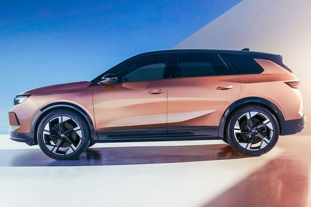 오펠 그랜드랜드 – 전기 SUV – 700km 주행거리 – STLA 플랫폼 – 픽셀 매트릭스 라이트 – 오펠 실내공간 – 유럽 전기차 전략 – 인텔리 HUD – 픽셀박스 – AGR 시트 – 독일생산