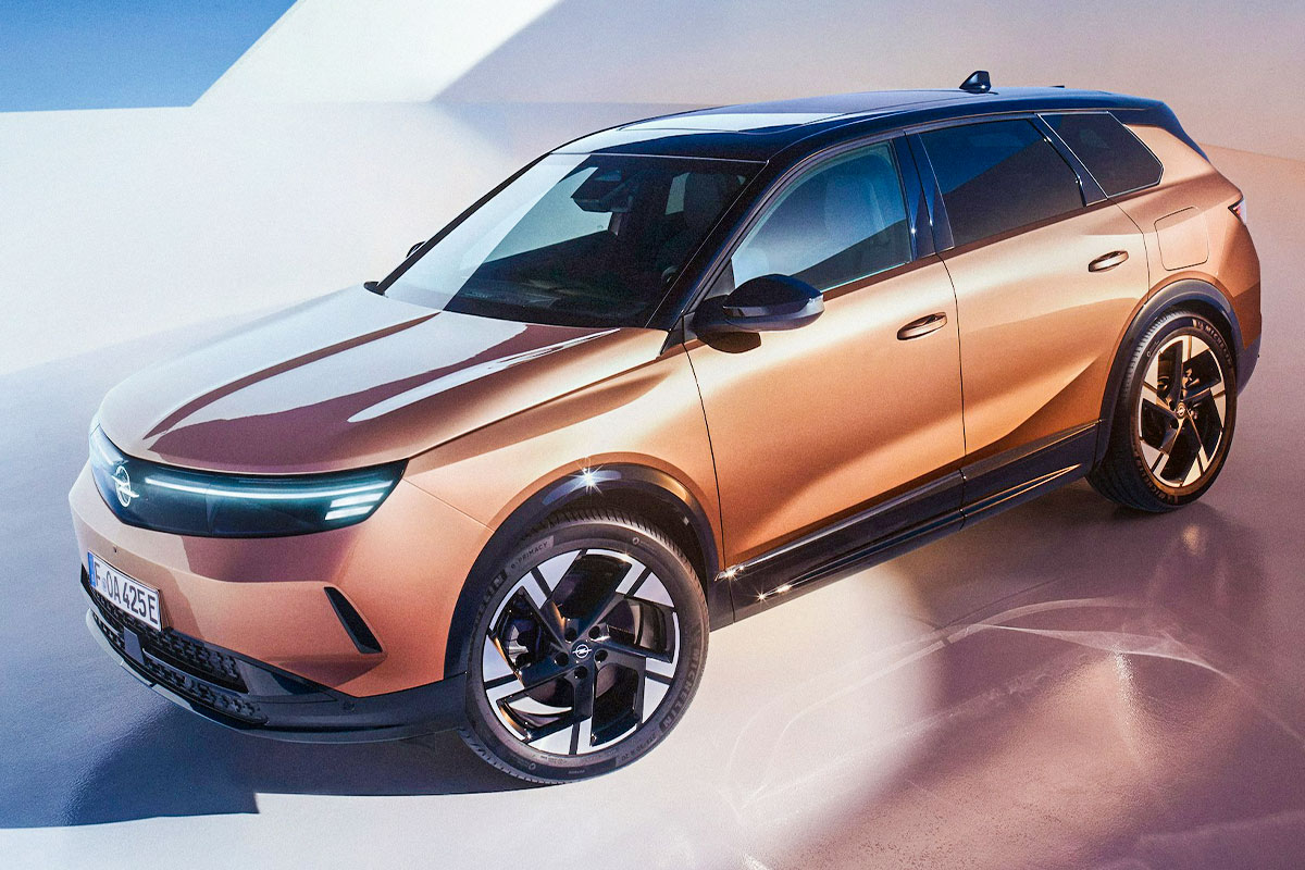 오펠 그랜드랜드 – 전기 SUV – 700km 주행거리 – STLA 플랫폼 – 픽셀 매트릭스 라이트 – 오펠 실내공간 – 유럽 전기차 전략 – 인텔리 HUD – 픽셀박스 – AGR 시트 – 독일생산