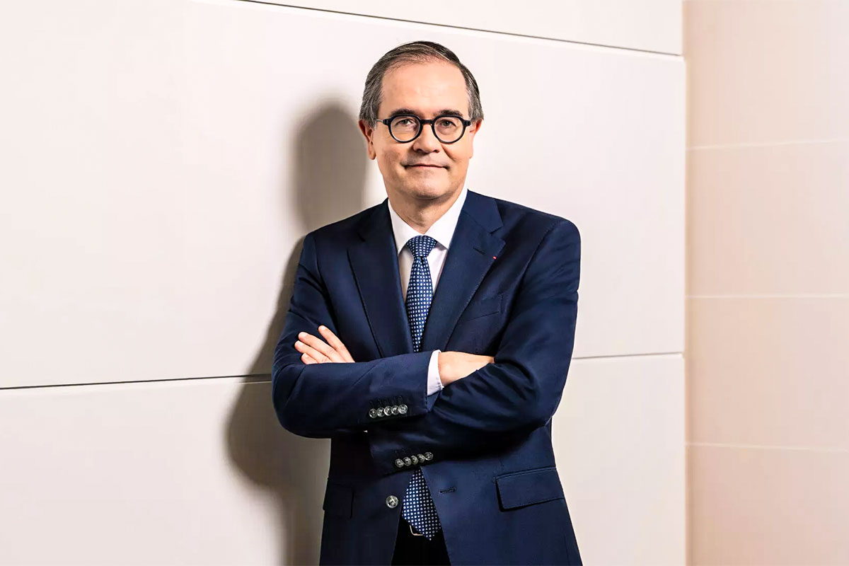 르노-닛산-회장-채용-중단-손실-적자